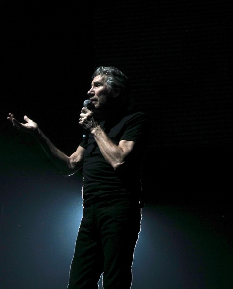18 Roger Waters The Wall Sydney 2012-02-14.jpg